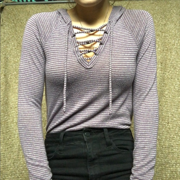 criss cross long sleeve - Picture 1 of 2